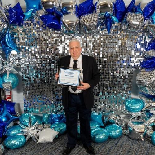 CECI Professor Receives 2025 Student Award for Faculty Excellence